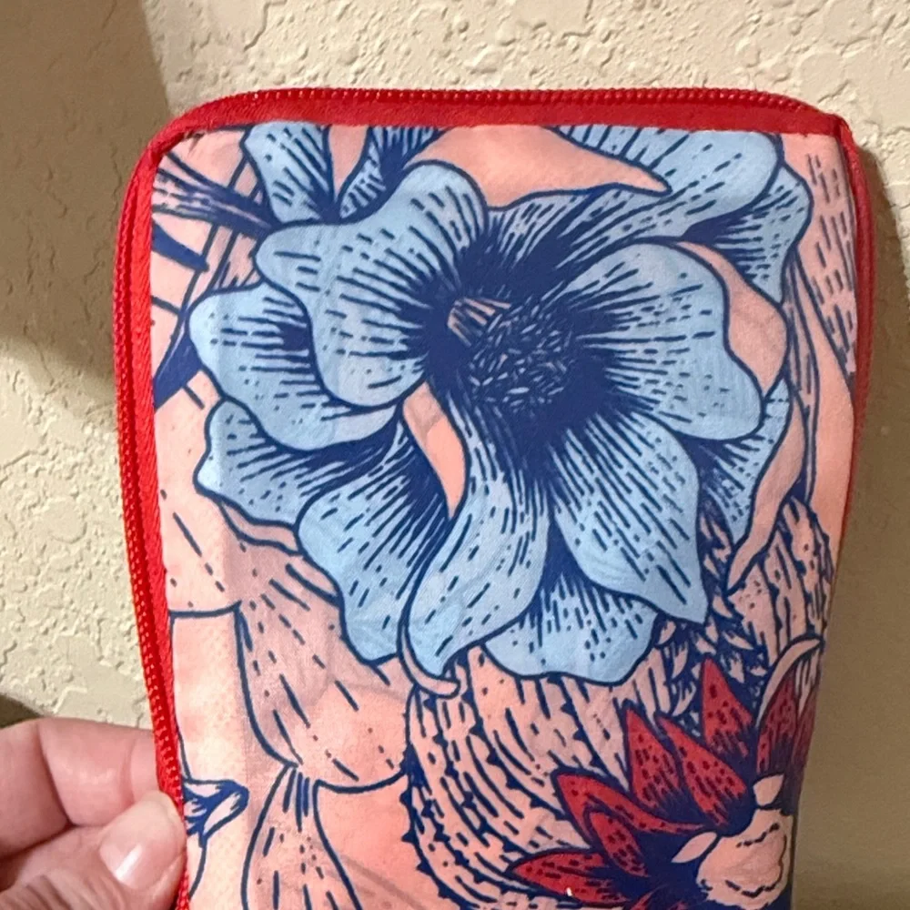 Starbucks Red and Blue Patterned Pouch Reuseable tote bag - Picture 5 of 5